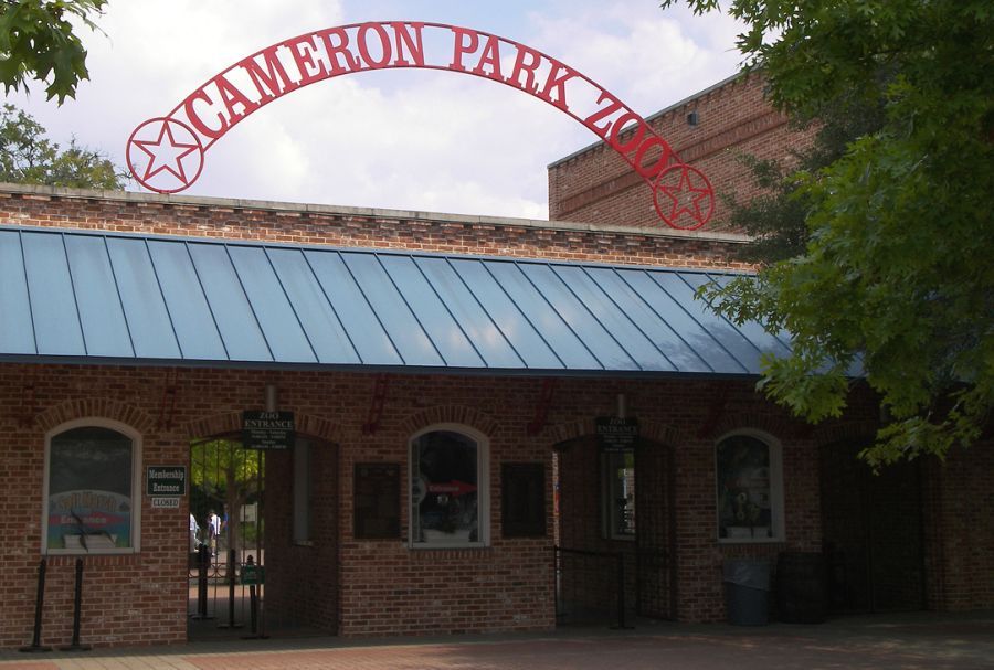Main entrance to the Cameron Park Zoo