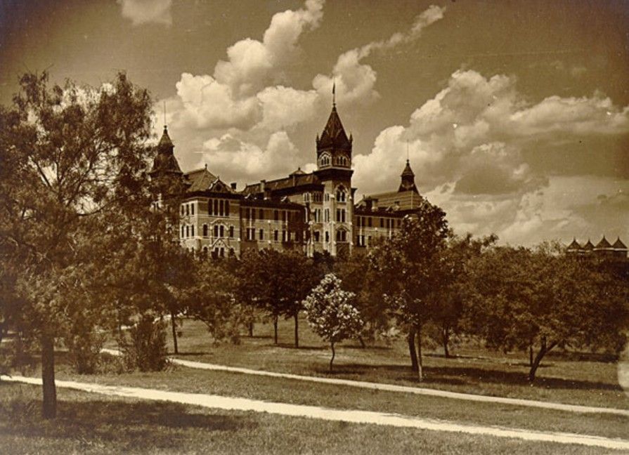 The University's Old Main building in 1903