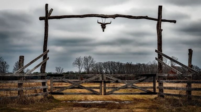 a Texas ranch entrance.