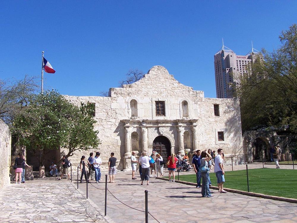The front view of the Alamo