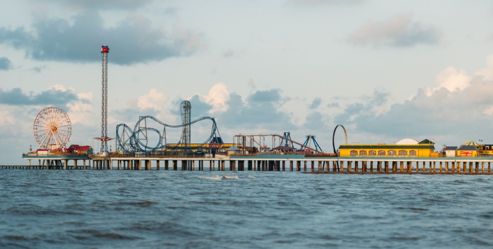 Galveston Island Pleasure Pier overlooking the sea