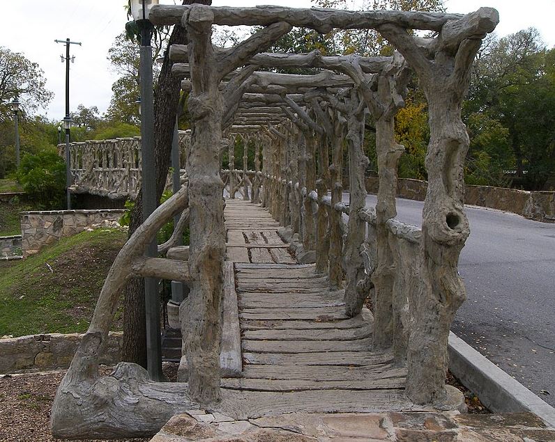 a bridge in the Brackenridge Park