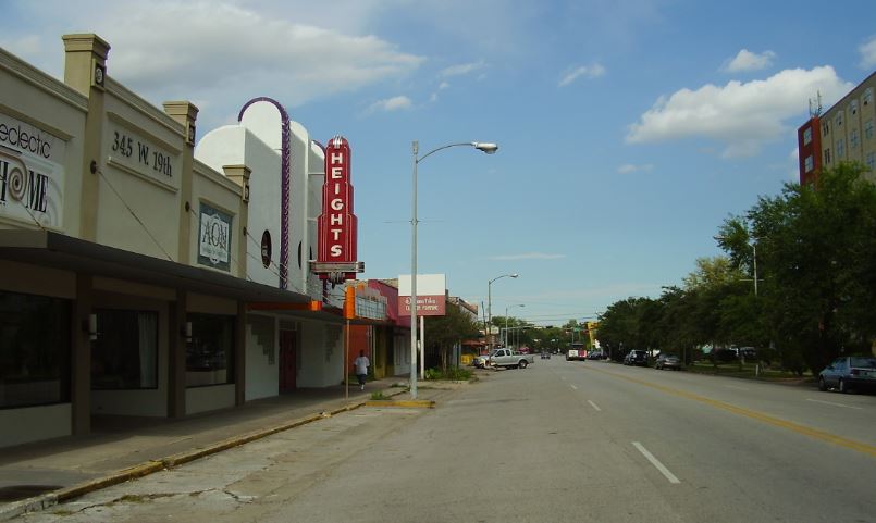 an empty street of Houston Heights