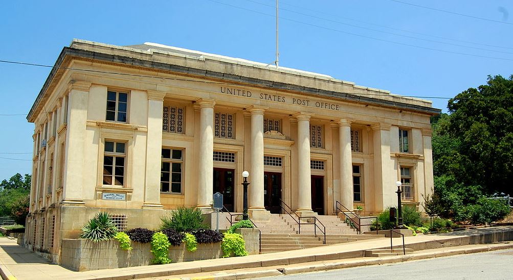 the Historic post office in Mineral Wells