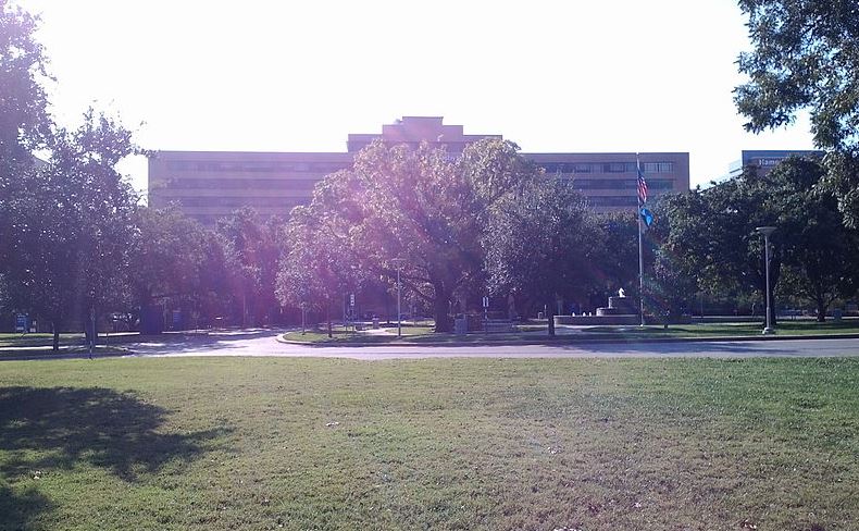 the front facade of the Presbyterian Hospital of Dallas