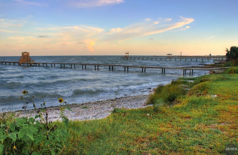 Along the coast of Aransas Bay near Fulton there are many private fishing piers and boat docks owned by homeowners and the local resorts