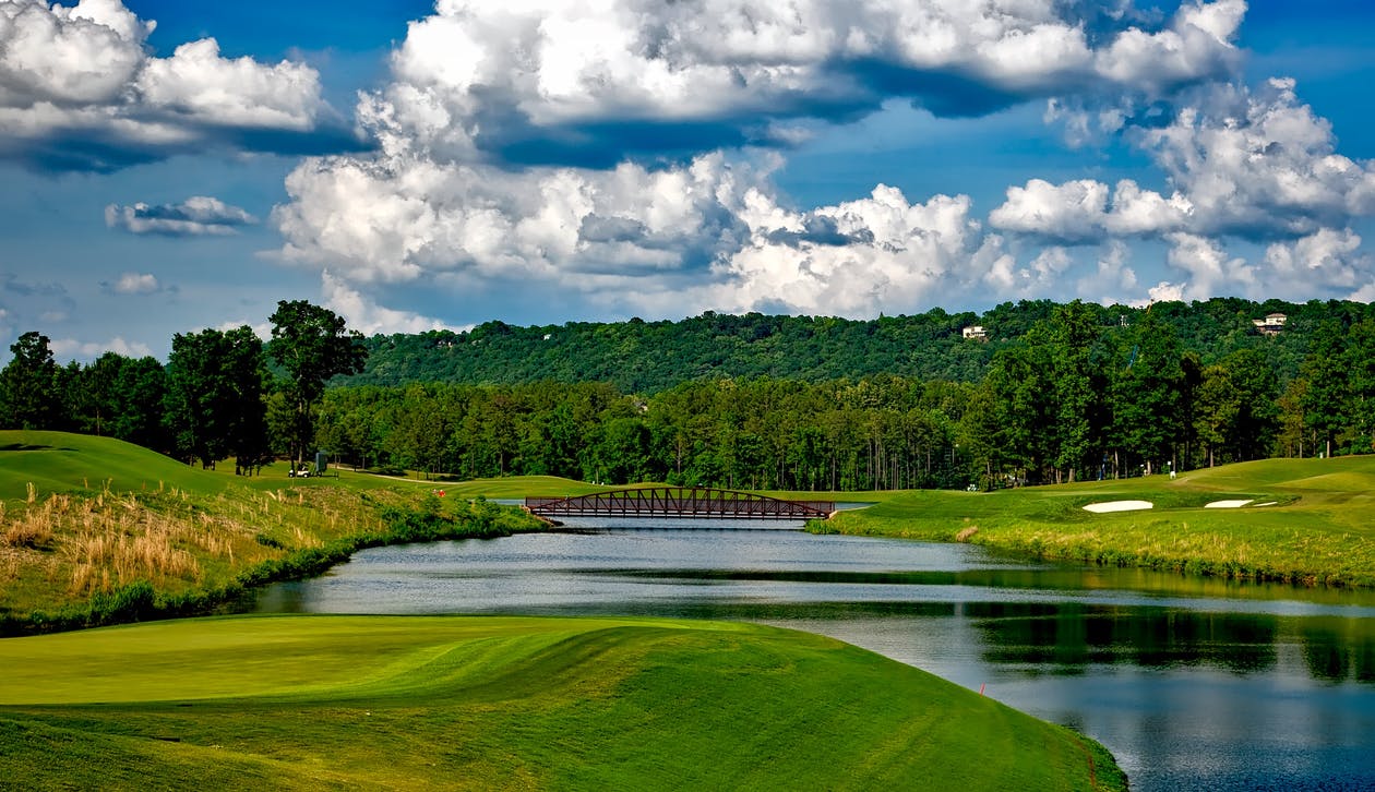 River Hills Country Club possesses a picturesque golf course with the calming effect of nature