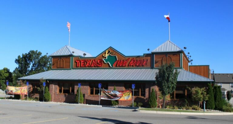 Texas-Roadhouse-brick-walls-Texas-and-American-flags