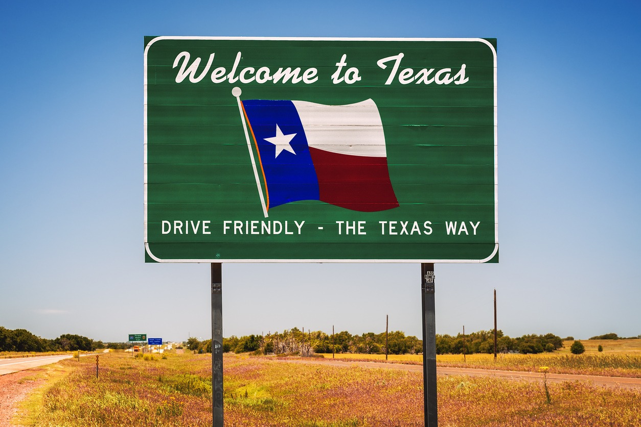 a welcome road sign in Texas