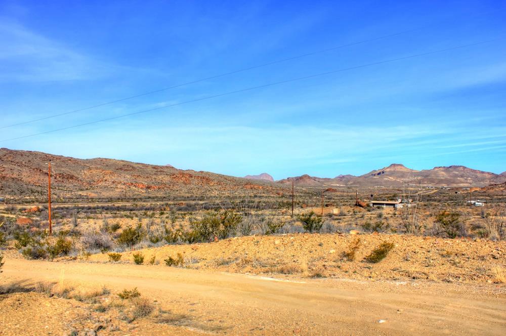 The clear desert landscape with blue skies outside of Big Bend National Park