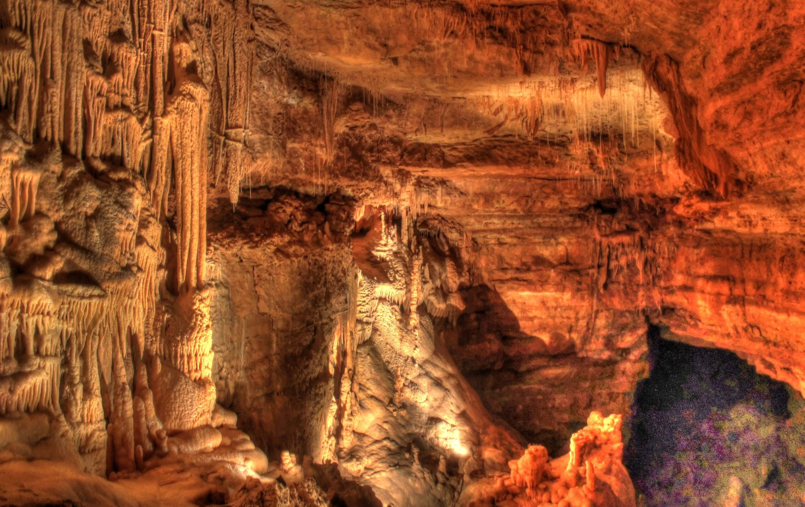 Natural bridge caverns