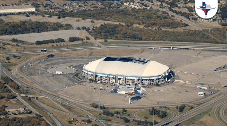 What Made Texas Stadium an Iconic Landmark in Sports History?