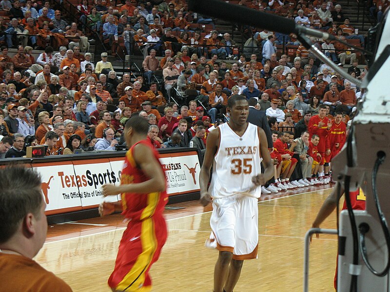 Kevin Durant on the court versus the Iowa State Cyclones in 2007