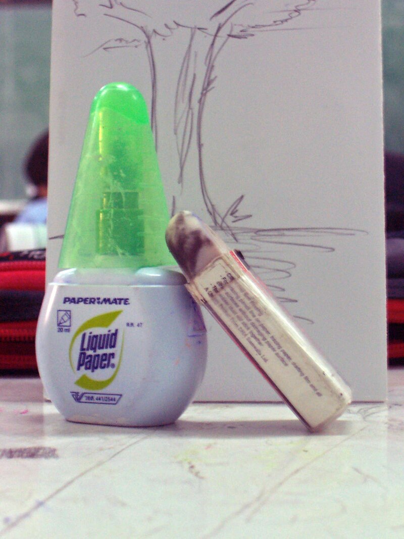 Correction fluid bottle